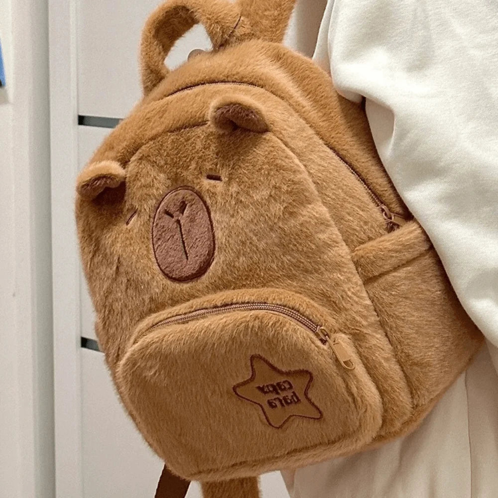 Mochila de peluche Capivara