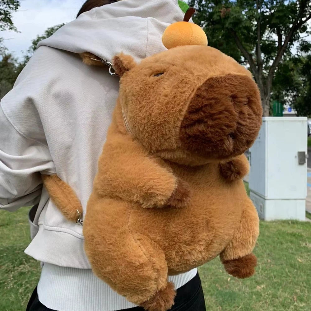 Mochila de peluche Capivara